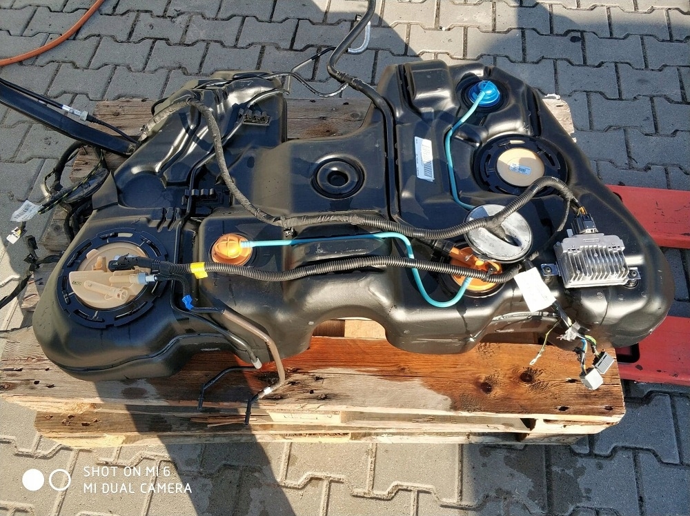 VOLVO S60 II V60 T5 ZBIORNIK BAK PALIWA
