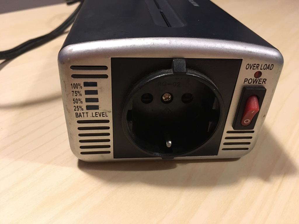 BELKIN AC ANYWHERE INVERTER 12V DC - 230V AC 300W+