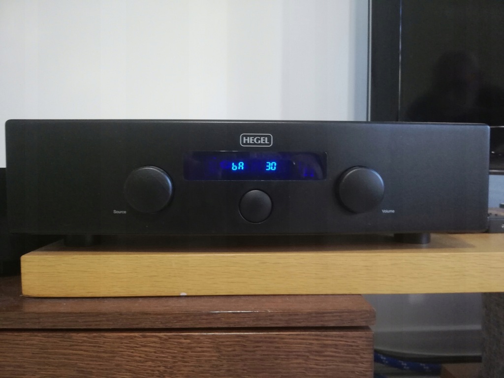 wzmacniacz HEGEL H100 - stan gabinetowy