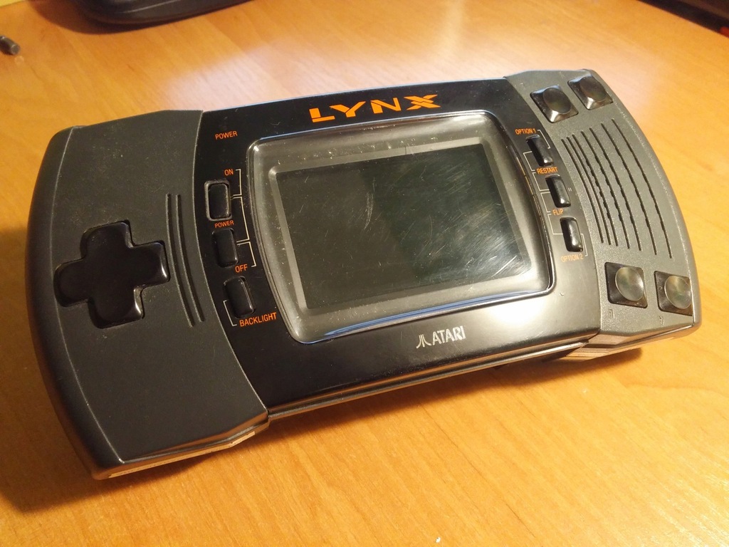 Atari Lynx - przenośna konsola retro oraz cart z g