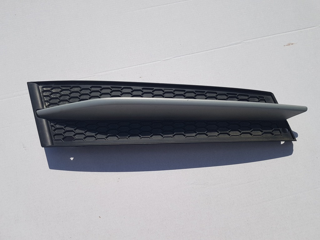 BMW E92 E93 51117227948 PRAWA KRATKA ZDERZAKA