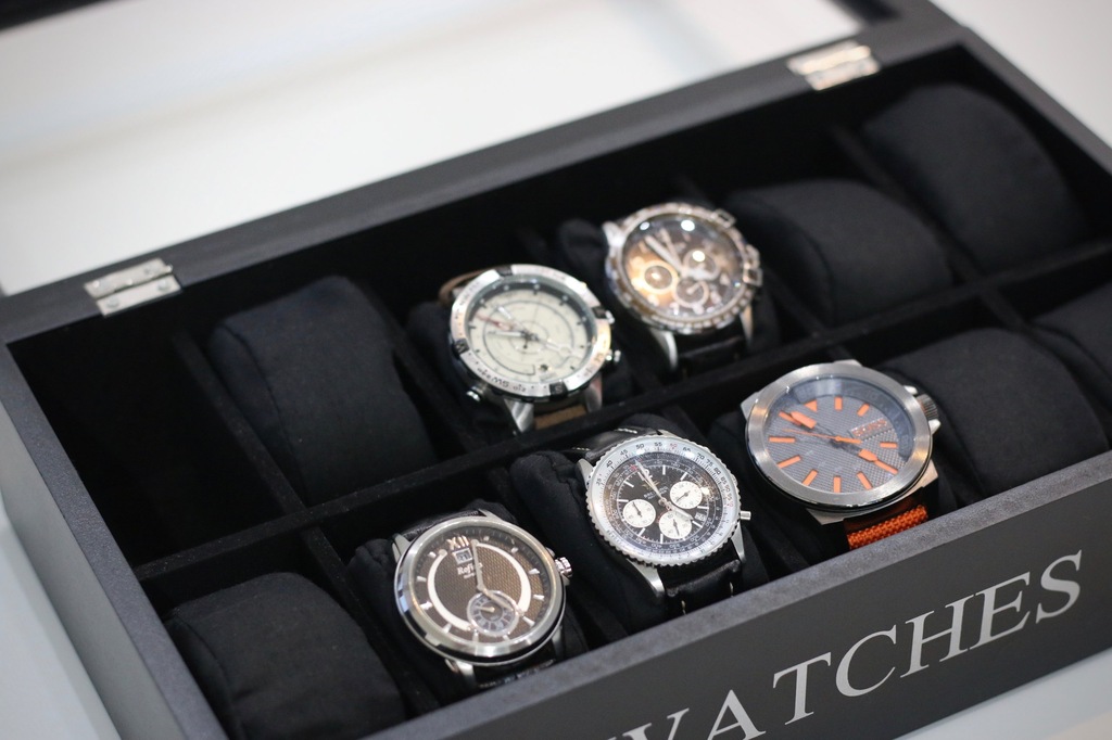 rofina supreme quartz watch