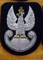 Orzełek wyszywany bajorkiem na beret czarny