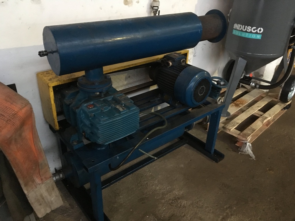 DMUCHAWA TYPU ROOTS SPOMASZ DR 124 T KOMPRESOR
