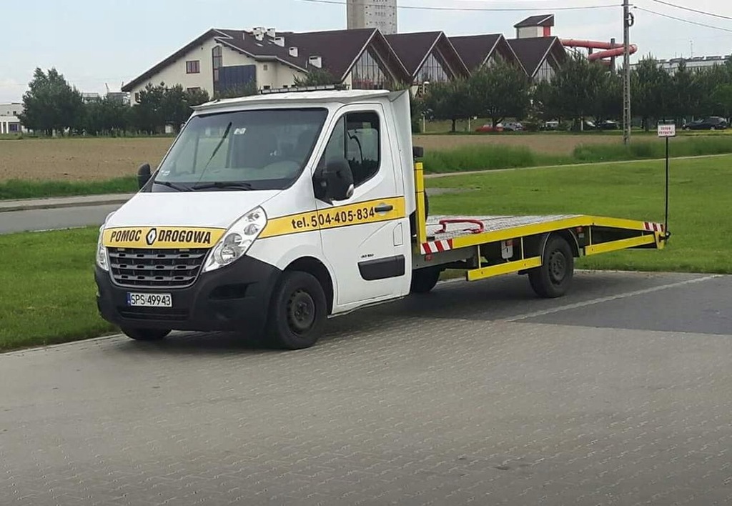 Renault Master Auto Laweta najazd pomoc Drogowa