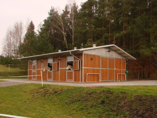 GILLMET stajnia dla koni 6 boksów