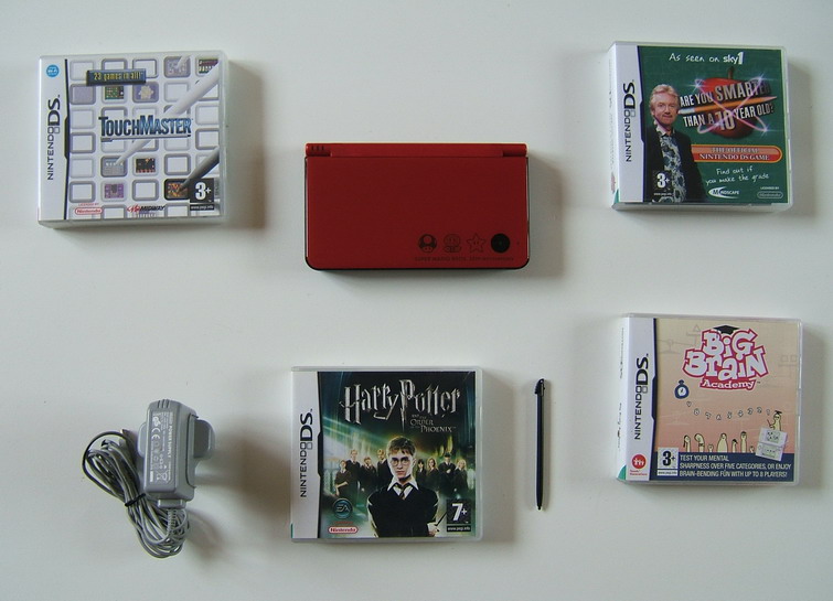 Konsola Nintendo DSi XL Limitowana Edycja + 4 gry