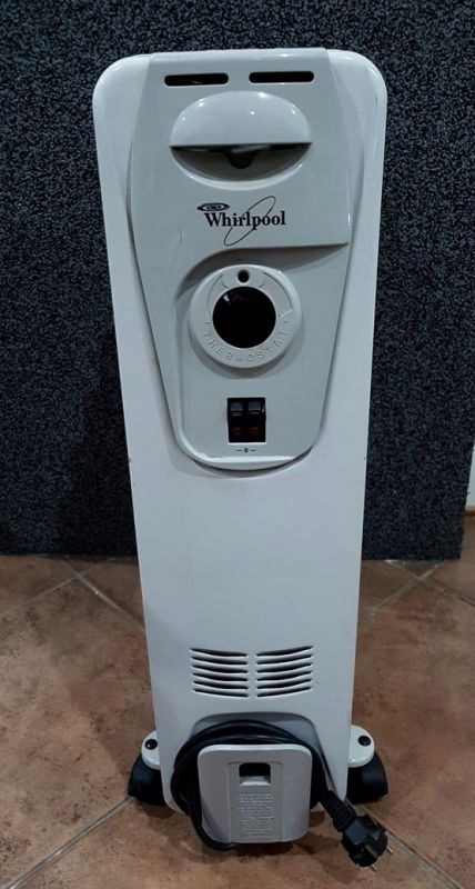 GRZEJNIK OLEJOWY WHIRLPOOL AMB769