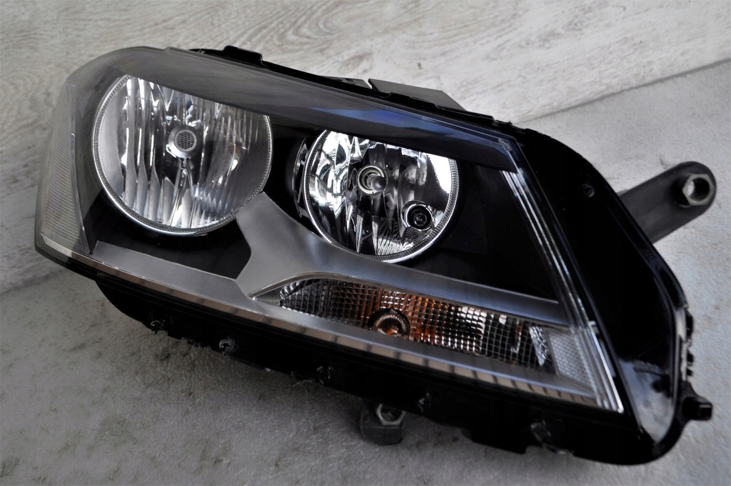 lampa prawa VW PASSAT B7 3AB 941 006 VALEO EUROPA