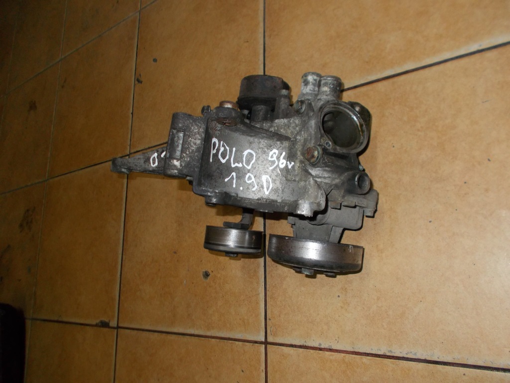 VW polo III 1.9 D pompa wody obudowa 7142137864