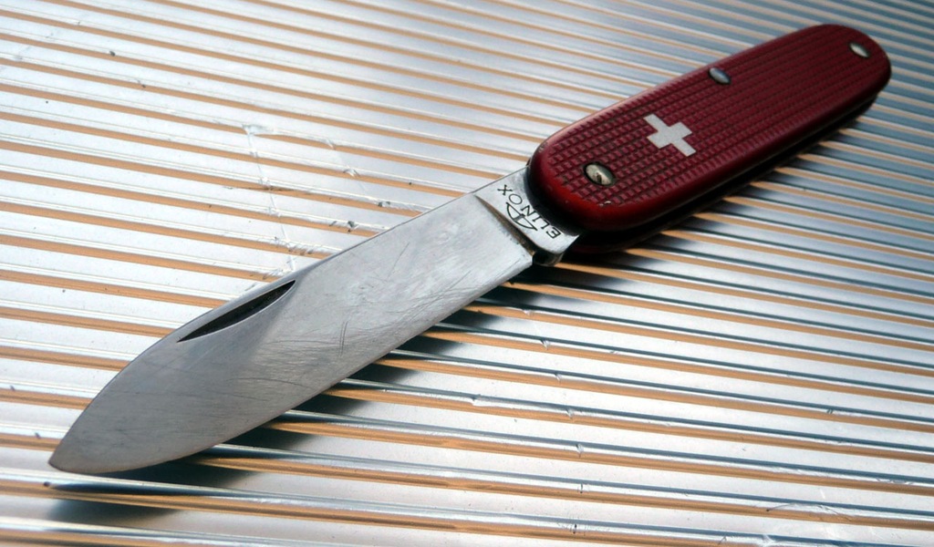 Victorinox discount solo red