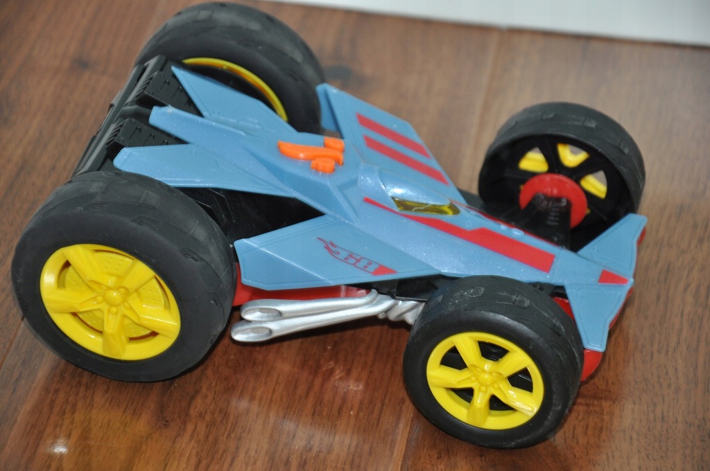 Samochód Hot Wheels Flipping Fury 2w1 auto