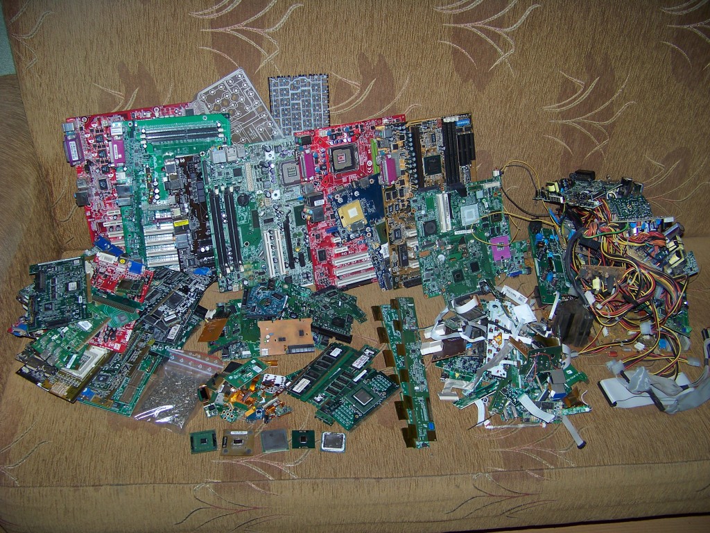 Złom komputerowy, elektroniczny na odzysk >11kg