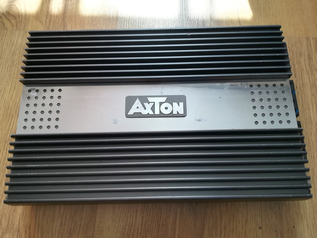 Wzmacniacz Axton C502 4 kanały 2x65W + 1x200W RMS