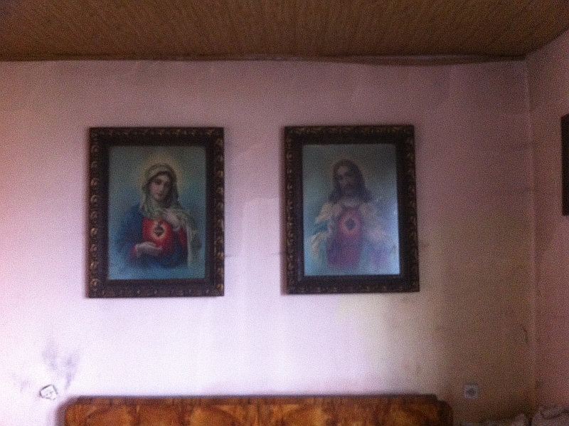 Dwa stare obrazy religijne w ładnych ramach