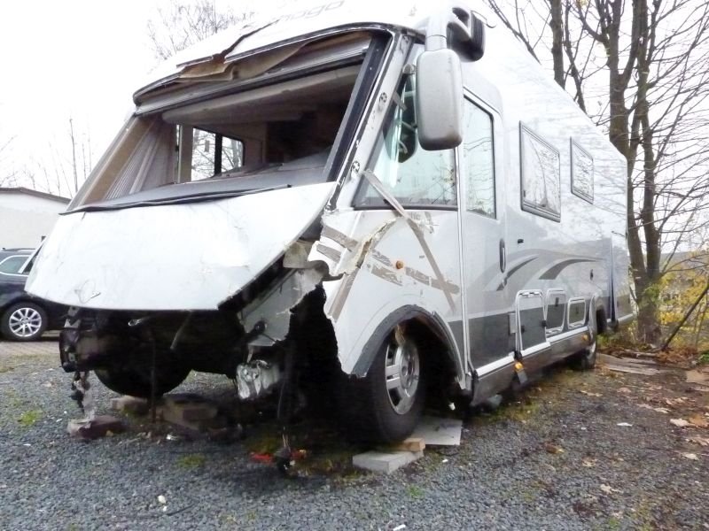 kamper CAMPER CARTHAGO CHIC e-LINE 47  uszkodzony