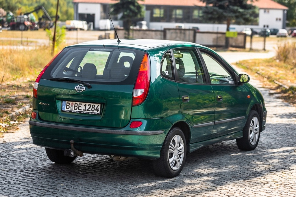 Nissan almera tino 2001