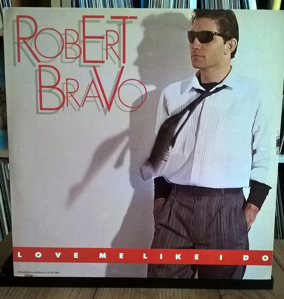 Robert Bravo – Love Me Like I Do (Italo Disco)