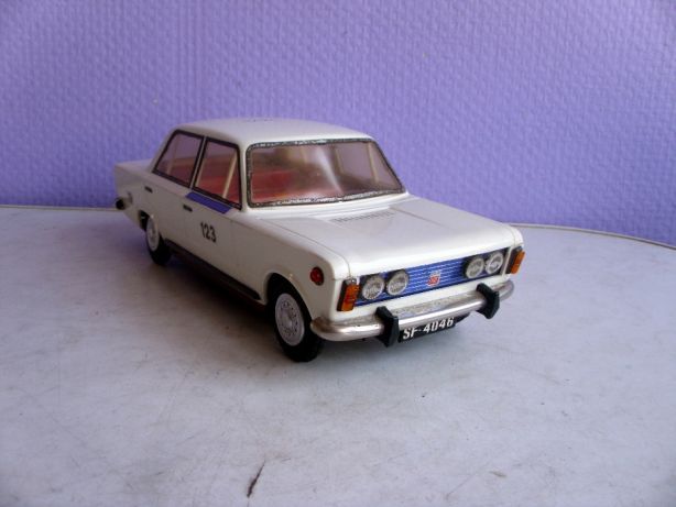 Polski Fiat 125p CZZ TAXI - stara zabawka PRL