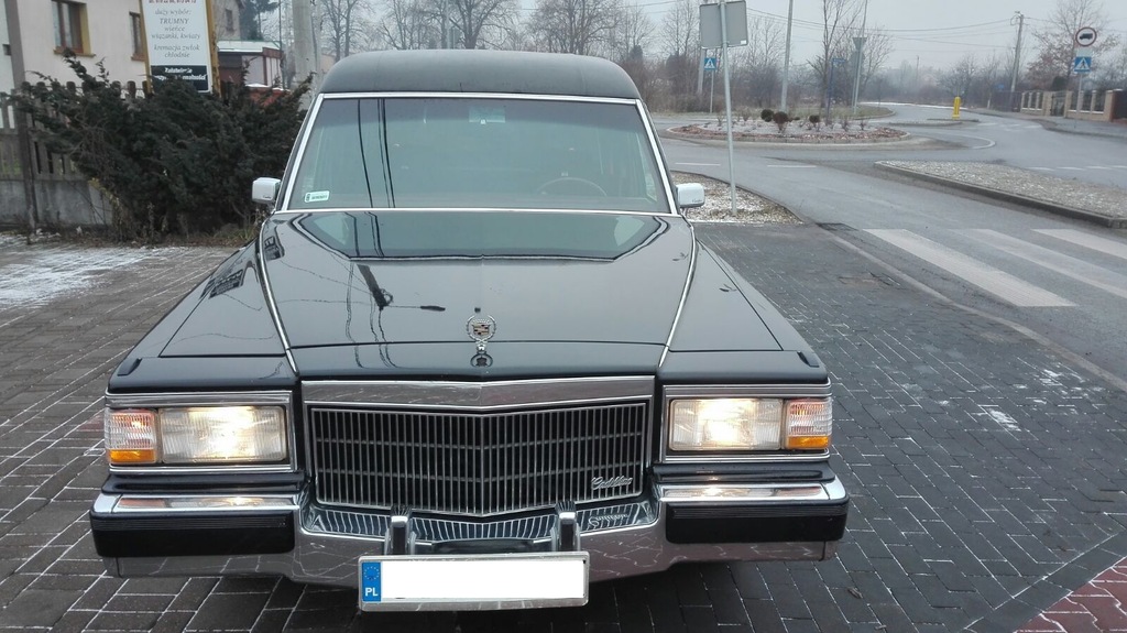 karawan pogrzebowy Cadillac Brougham 5.7 