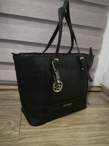 TOREBKA GUESS CZARNA DUŻA PY453523 DO RĘKI