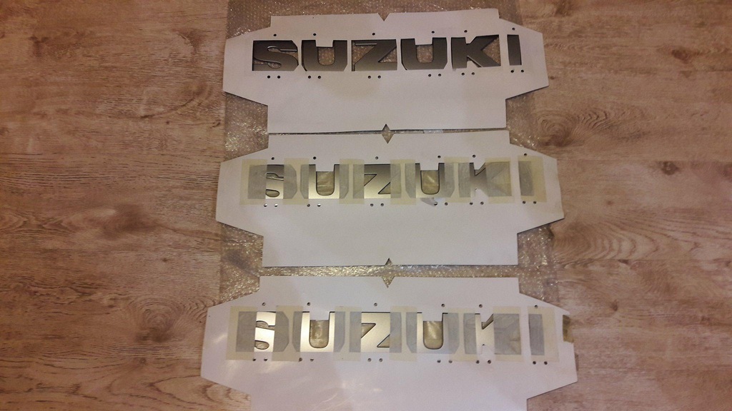 Napis Suzuki Grand Vitara Orginał na koło zapasowe