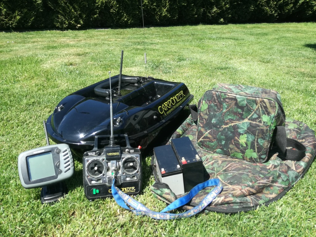 łódka zanętowa Carponizer z echosondą Fisch-finder