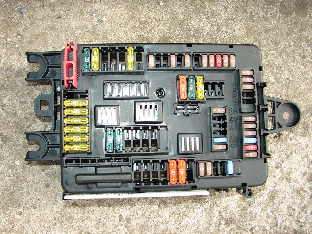 BMW F20 bezpieczniki sterownik skrzynka