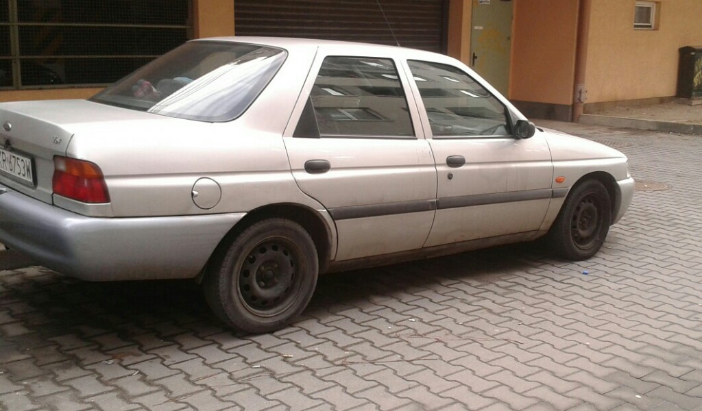 ford escort 1.6 sedan