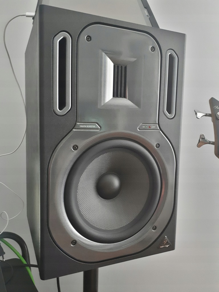 MONITORY STUDYJNE Behringer TRUTH B3031A