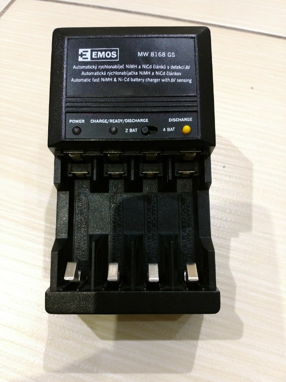 EMOS MW 8168 GS ładowarka do akumulatorków AA AAA