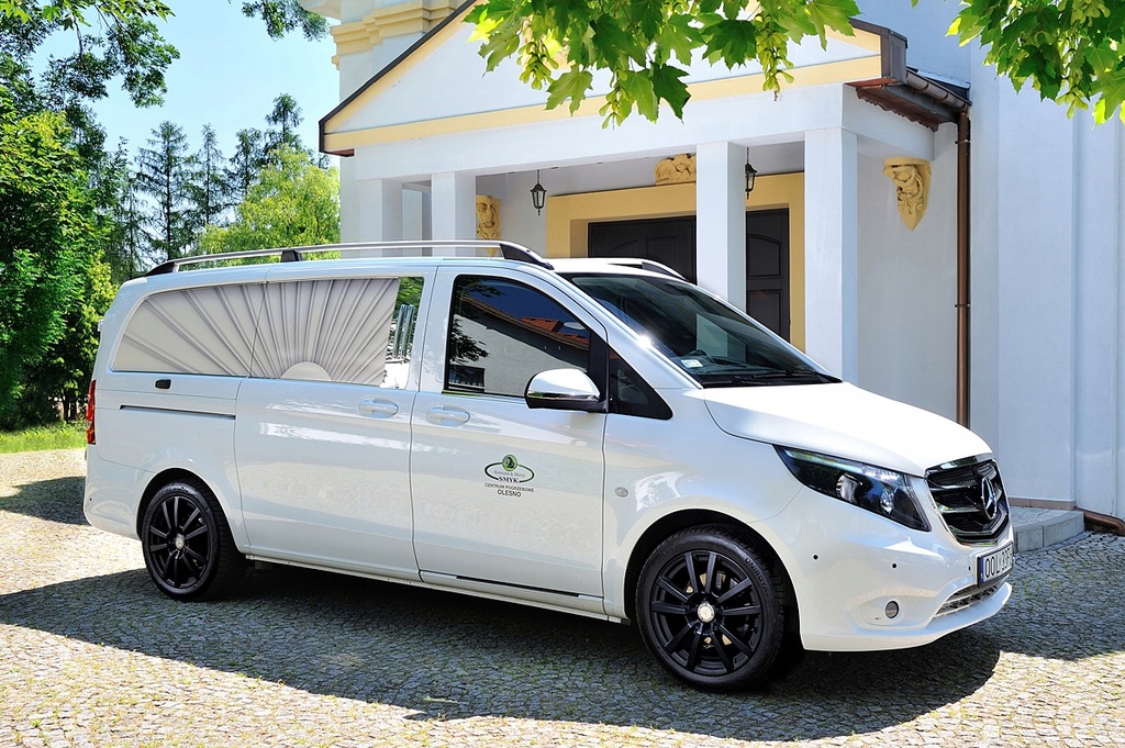 Karawan pogrzebowy marki Mercedes Benz VITO W447