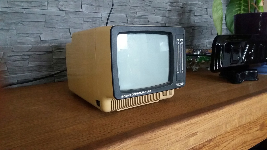 Elektronika 409d telewizor turystyczny PRL luksus