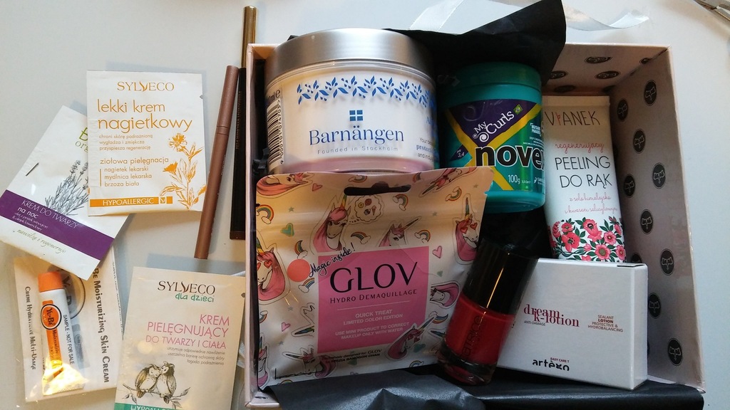 Shinybox Beglossy zestaw kosmetyków Nowe 