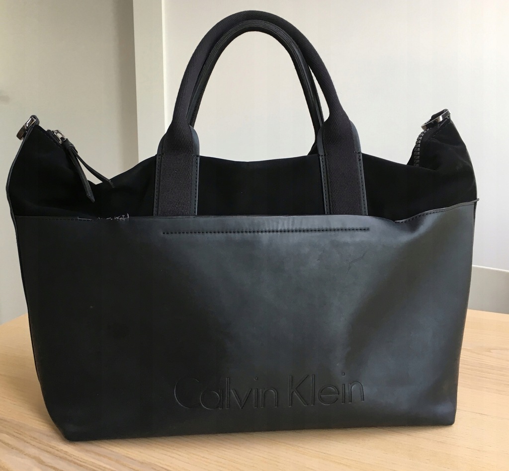 Duża torba Calvin Klein czarna A4 odpinany pasek