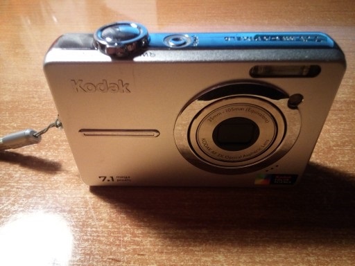 Kodak AF 3X 7.1 mega pixels + ładowarka + etui