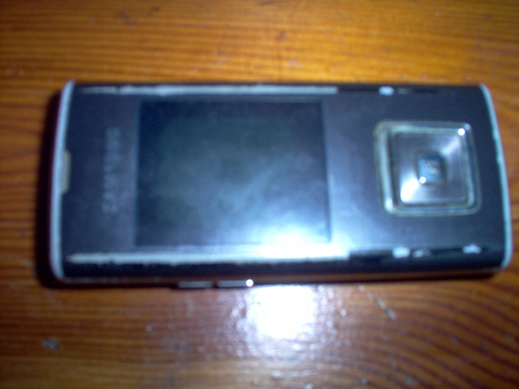 Telefon SAMSUNG SGH - J600E Klawiatura wysuwana.