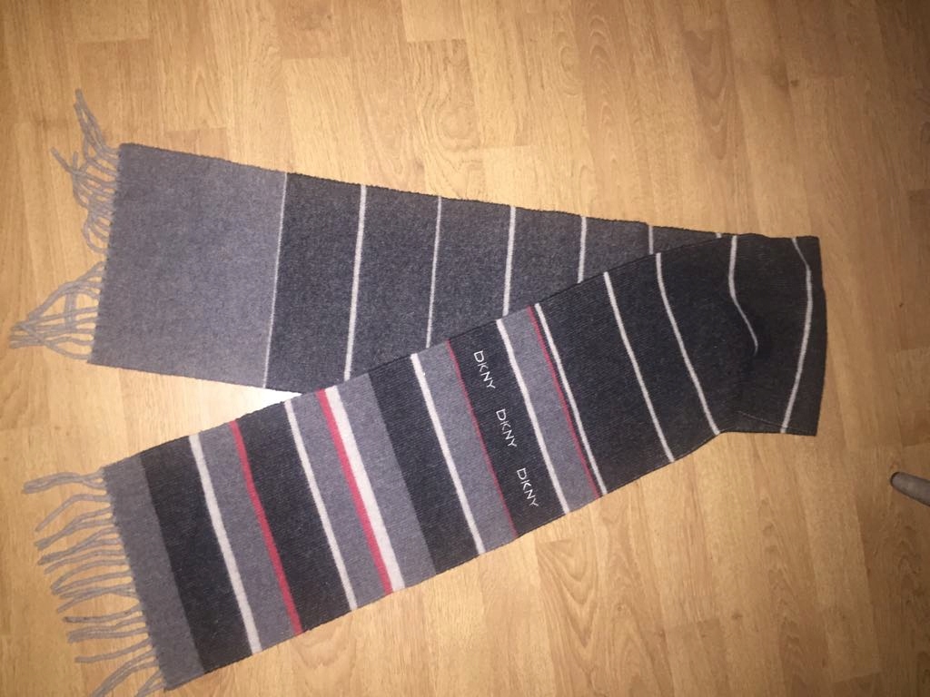 DKNY-wełniany szalik