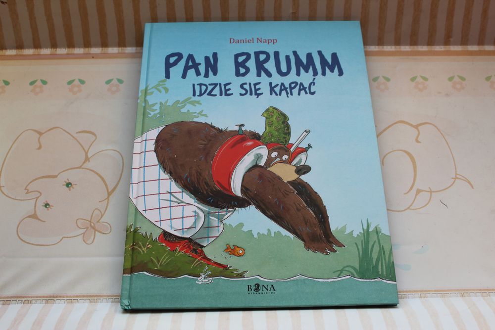 Pan Brumm idzie się kąpać Daniel Napp Bona