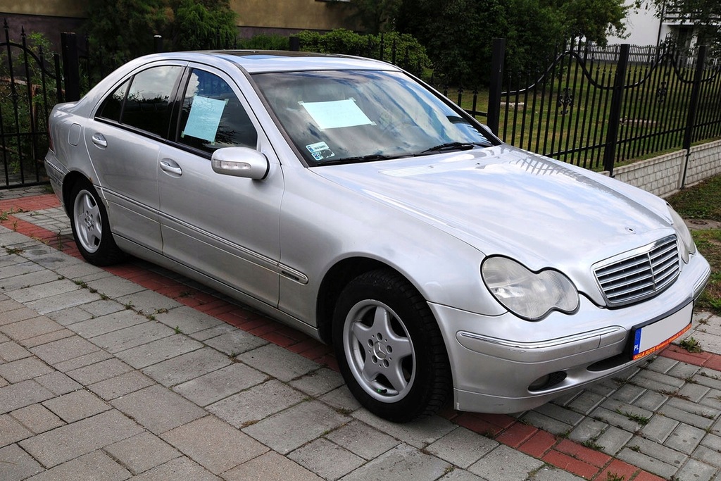 Mercedes Cklasa W203 e 2.2 DCI rok produkcji 2000