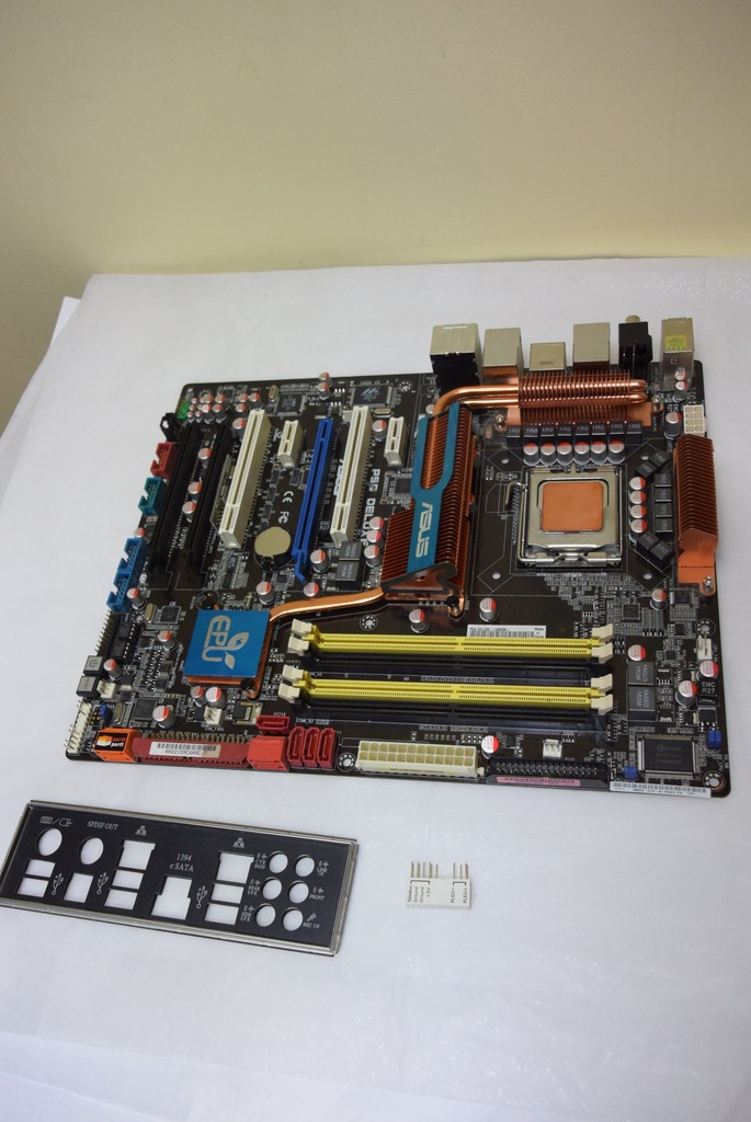 ASUS P5Q DELUXE P45 FSB1600 DDR2-1200 + Xeon X5470