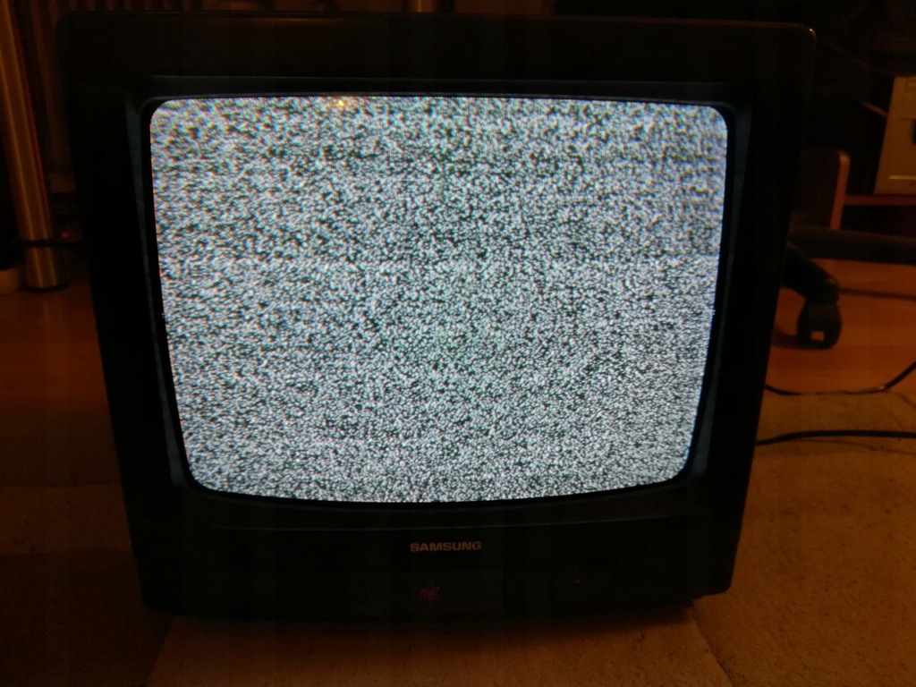 телевизор настенный. System телевизор. телевизор в гостиничном номере. телевизор samsung smart tv 2014. System телевизор.