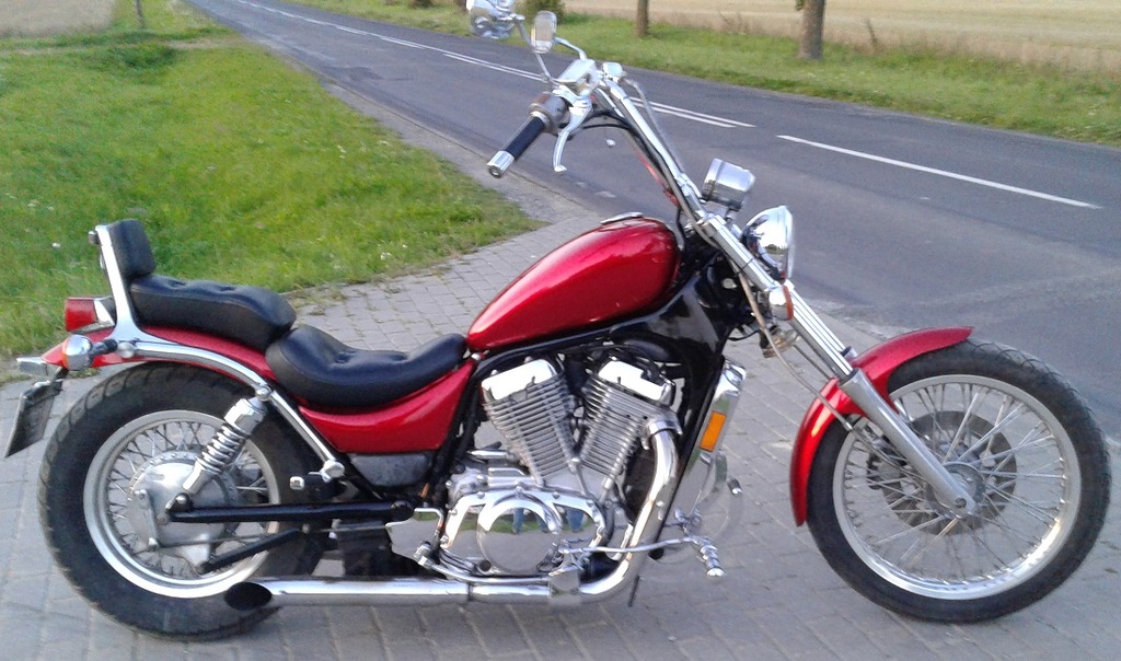 SUZUKI INTRUDER VS 700
