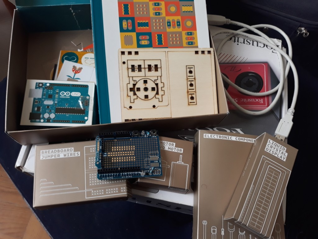 Arduino uno starter kit polecam nie raspberry