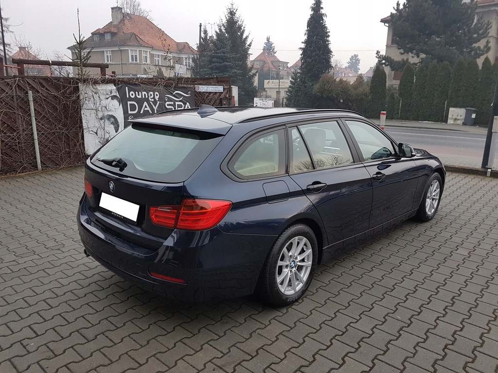 BMW 318D KOMBI JASNE SKÓRY PDC EL.KLAPA MODEL 2013