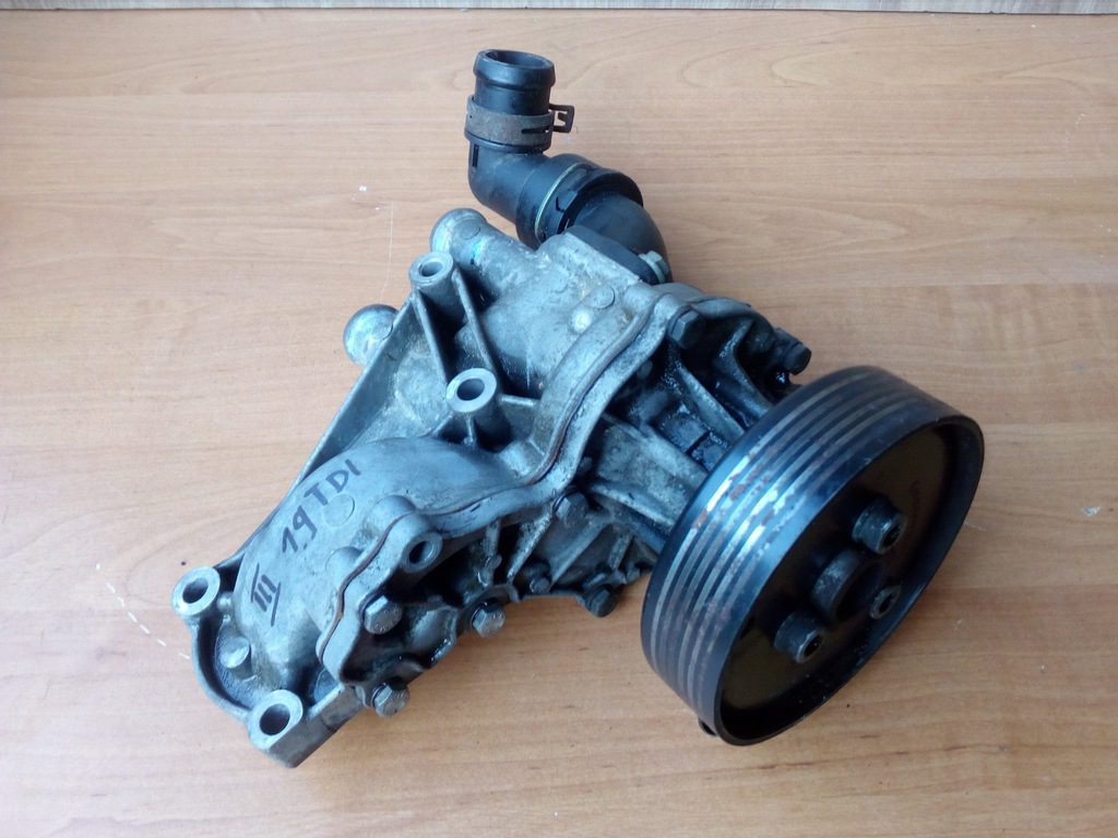 POMPA WODY VW GOLF 3 VENTO PASSAT B3 1.9 TDI 90KM.