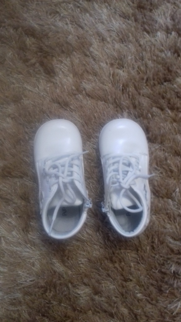 Buty białe, rozmiar 24