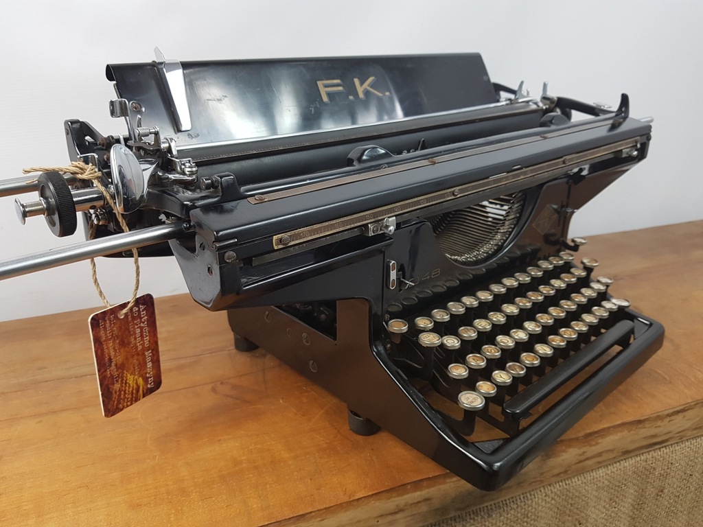 MAJESTATYCZNA MASZYNA DO PISANIA F.K. MODEL D48