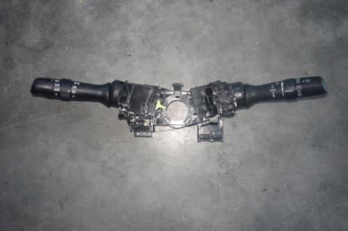 Devio leve volante Toyota Corolla Verso