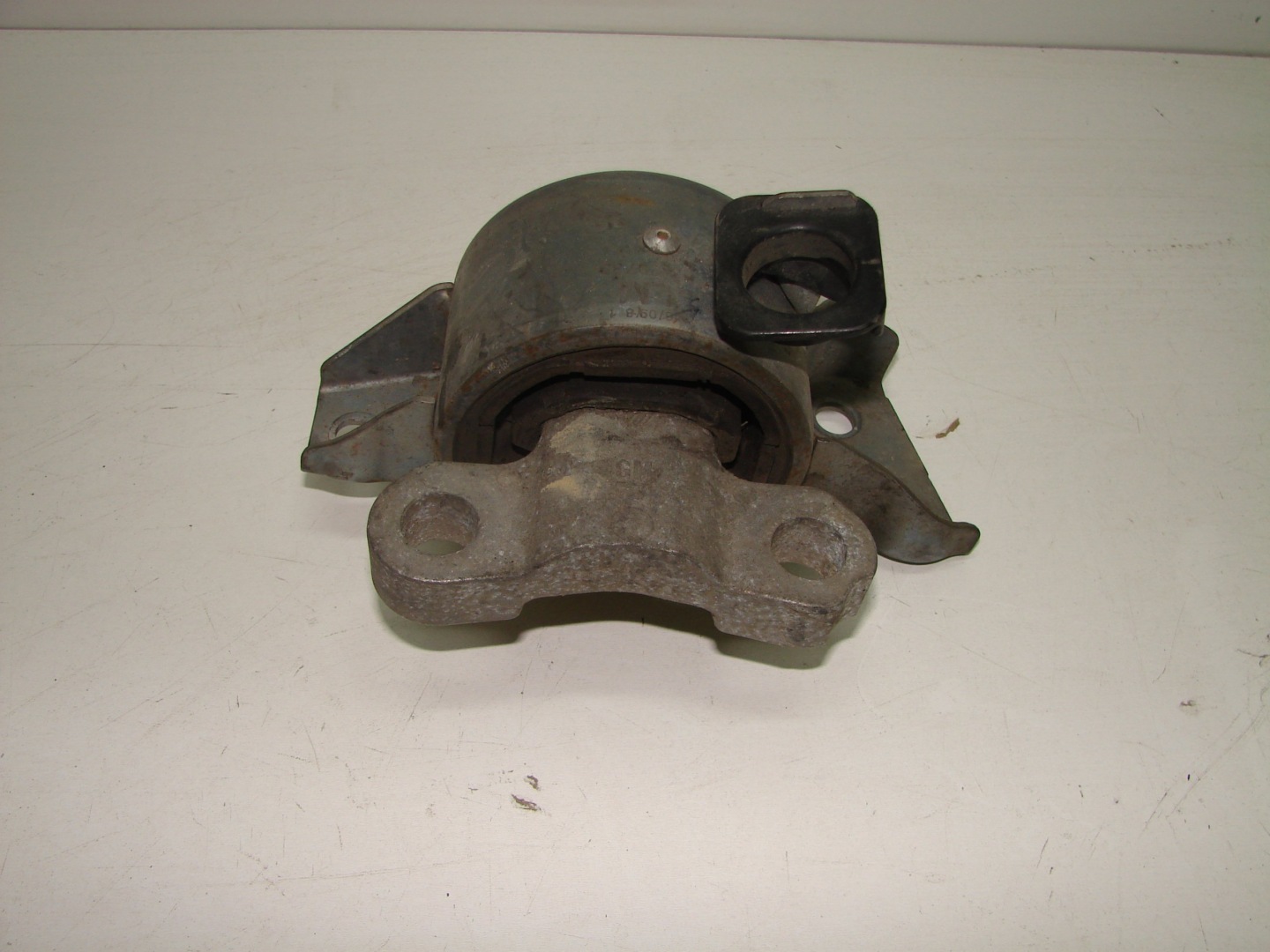 engine mount OPEL CORSA D right 13130739